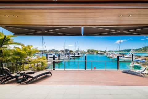 Airlie Beach Marina-Front Luxury at 10 The Cove