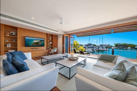 Airlie Beach Marina-Front Luxury at 10 The Cove