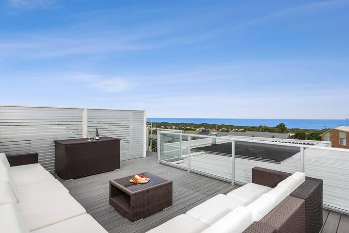 Sea Panorama on The Parade with pool