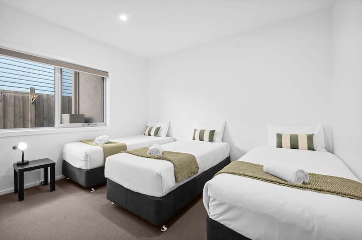 Chumba cha 5 cha kulala – Vitanda vitatu vya mtu mmoja