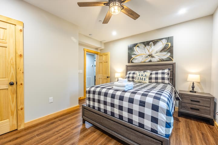 חדר שינה מס '6 (קווין) (מרתף) עם נוף קדמי