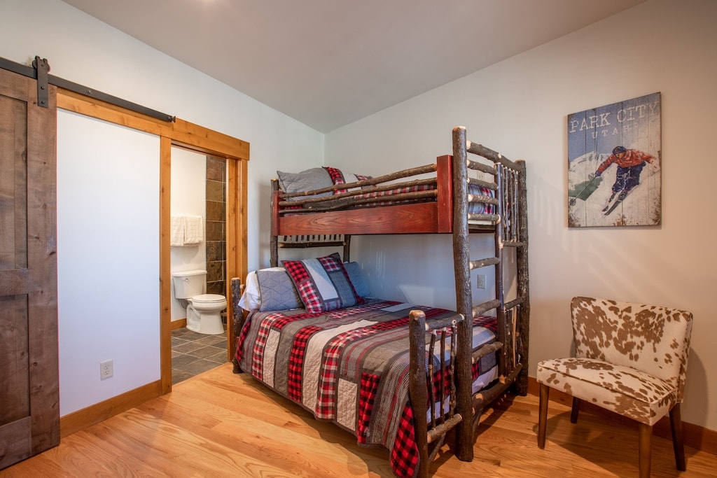 Нова соба на спрат минатата година со заедничка бања 