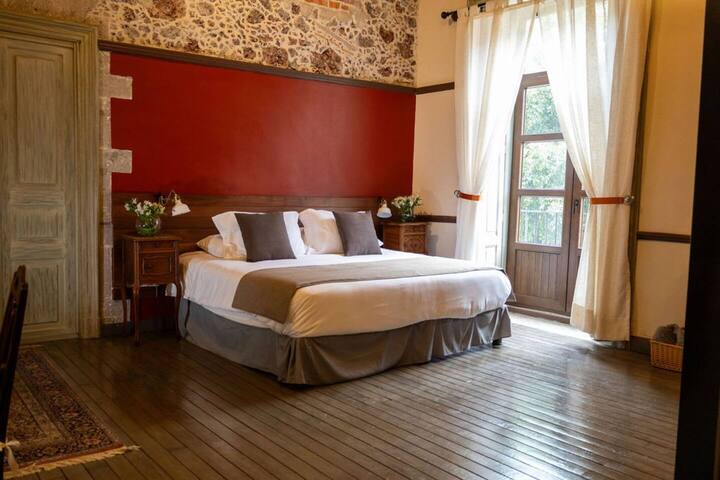 CASA SAUTO 2 BR/2 bath/balcony Historic Building gallery image 5