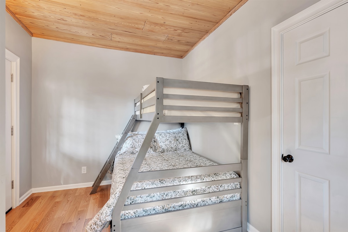 Cama tamaño queen con litera completa