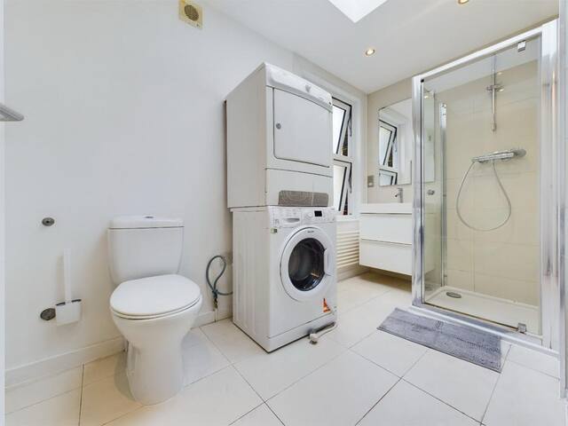 Luxury 4BR Flat in Central London! Next to Station gallery image 3