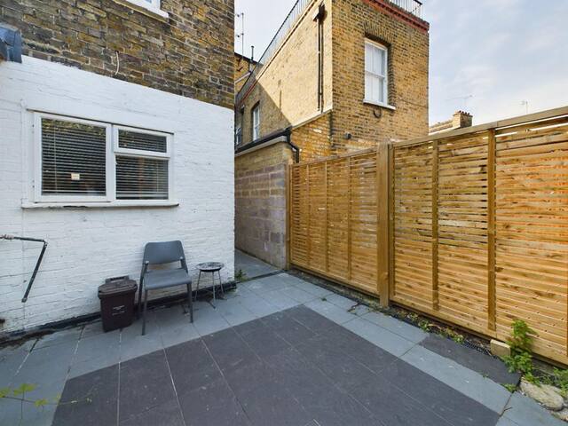 Luxury 4BR Flat in Central London! Next to Station gallery image 4