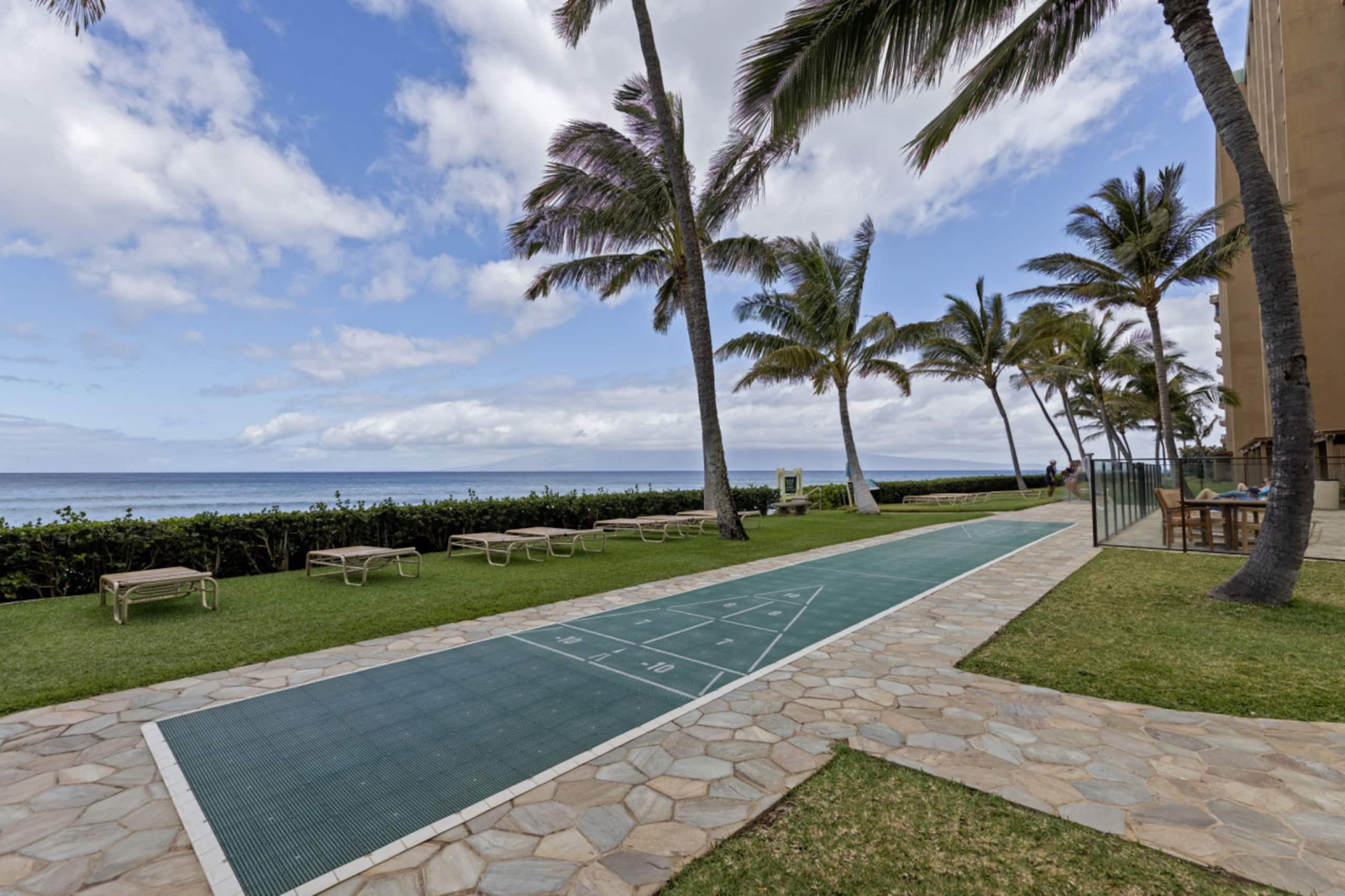 Condo in Lahaina · ★4.9 · 1 bedroom · 2 beds · 2 baths - Image 38