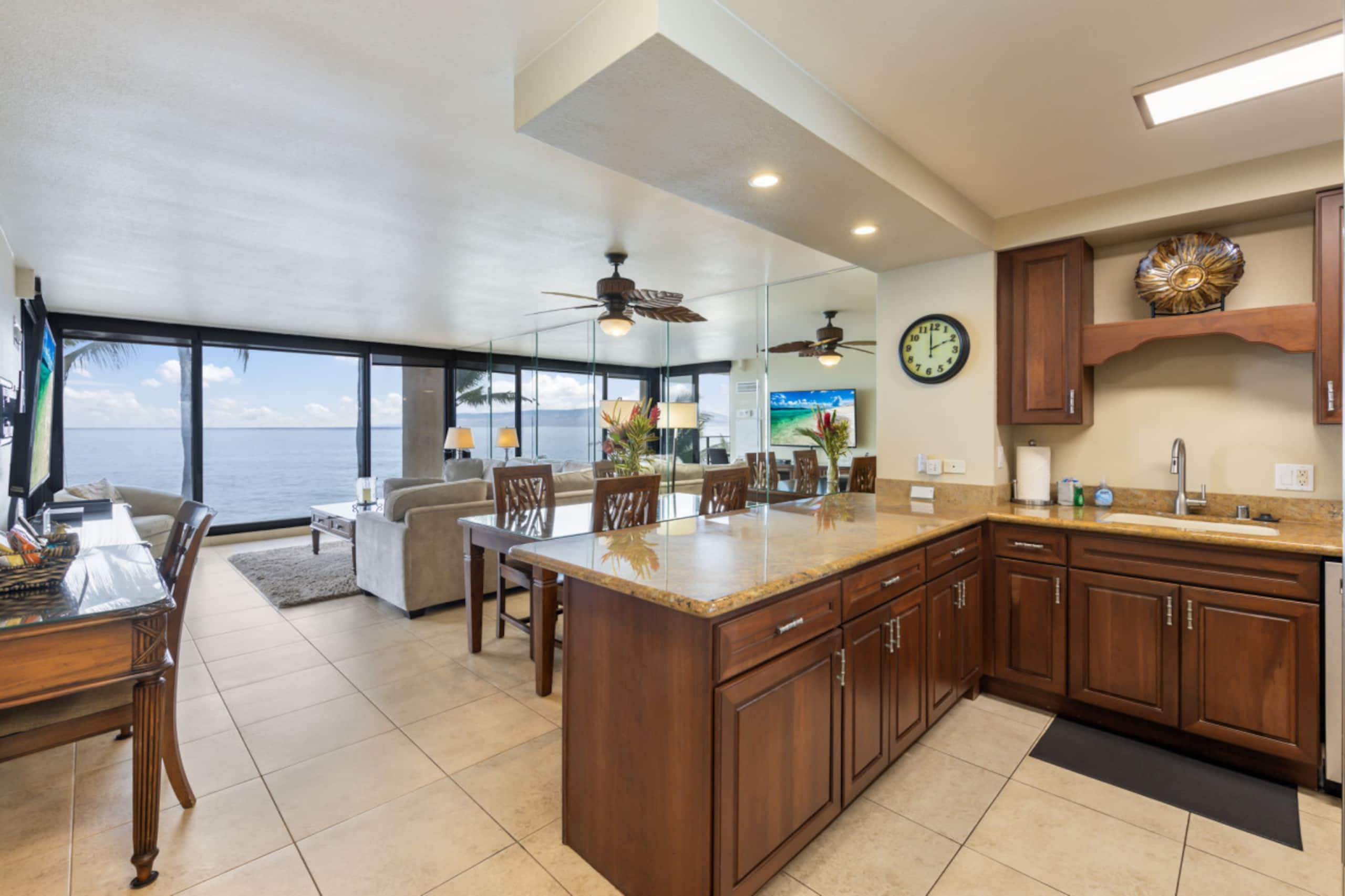 Condo in Lahaina · ★4.9 · 1 bedroom · 2 beds · 2 baths - Image 13