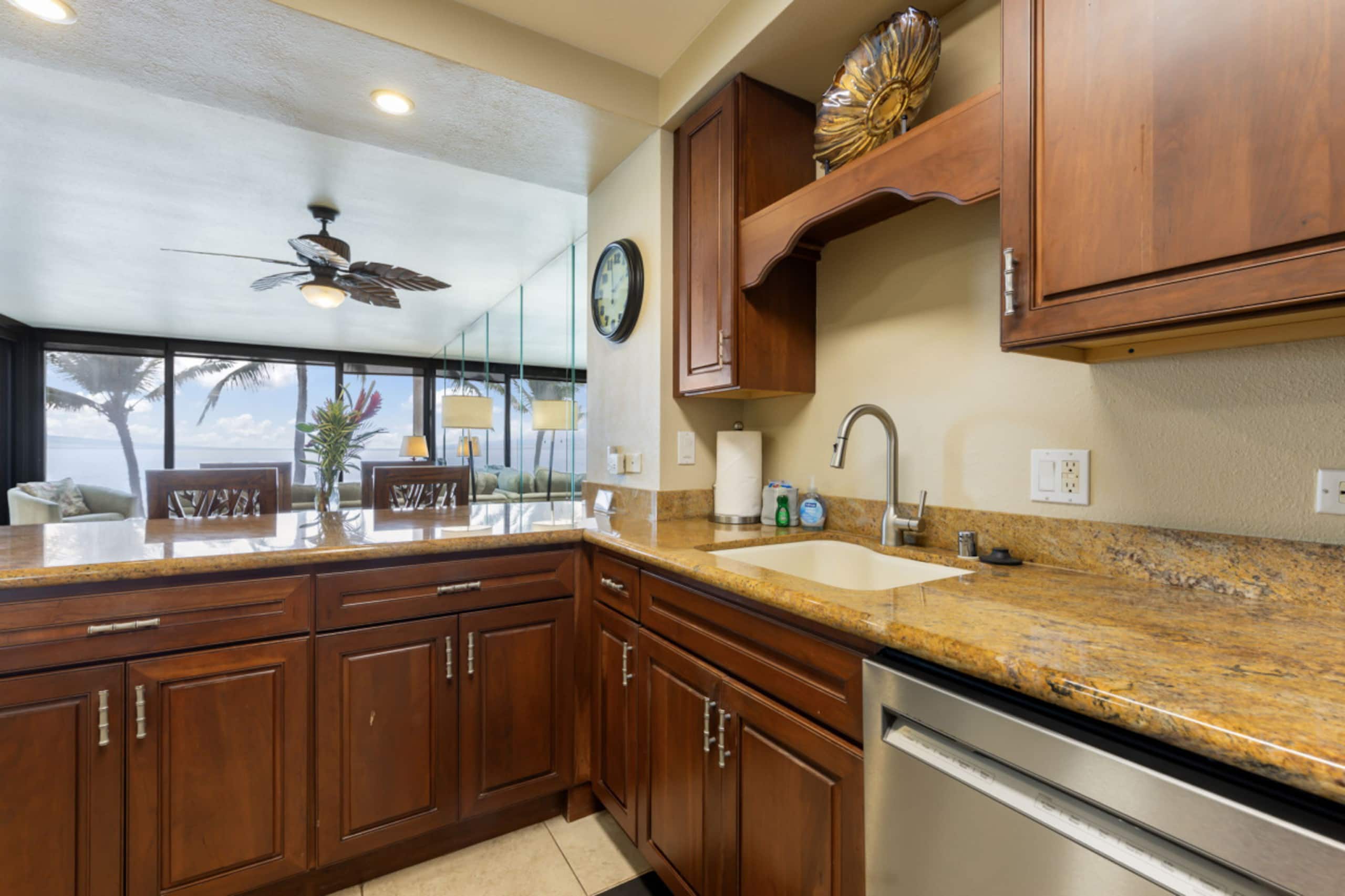 Condo in Lahaina · ★4.9 · 1 bedroom · 2 beds · 2 baths - Image 21
