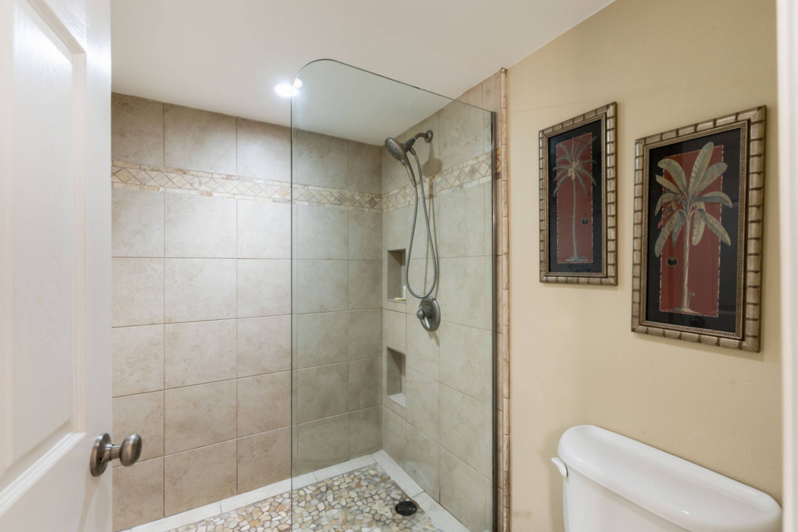 Condo in Lahaina · ★4.9 · 1 bedroom · 2 beds · 2 baths - Image 31