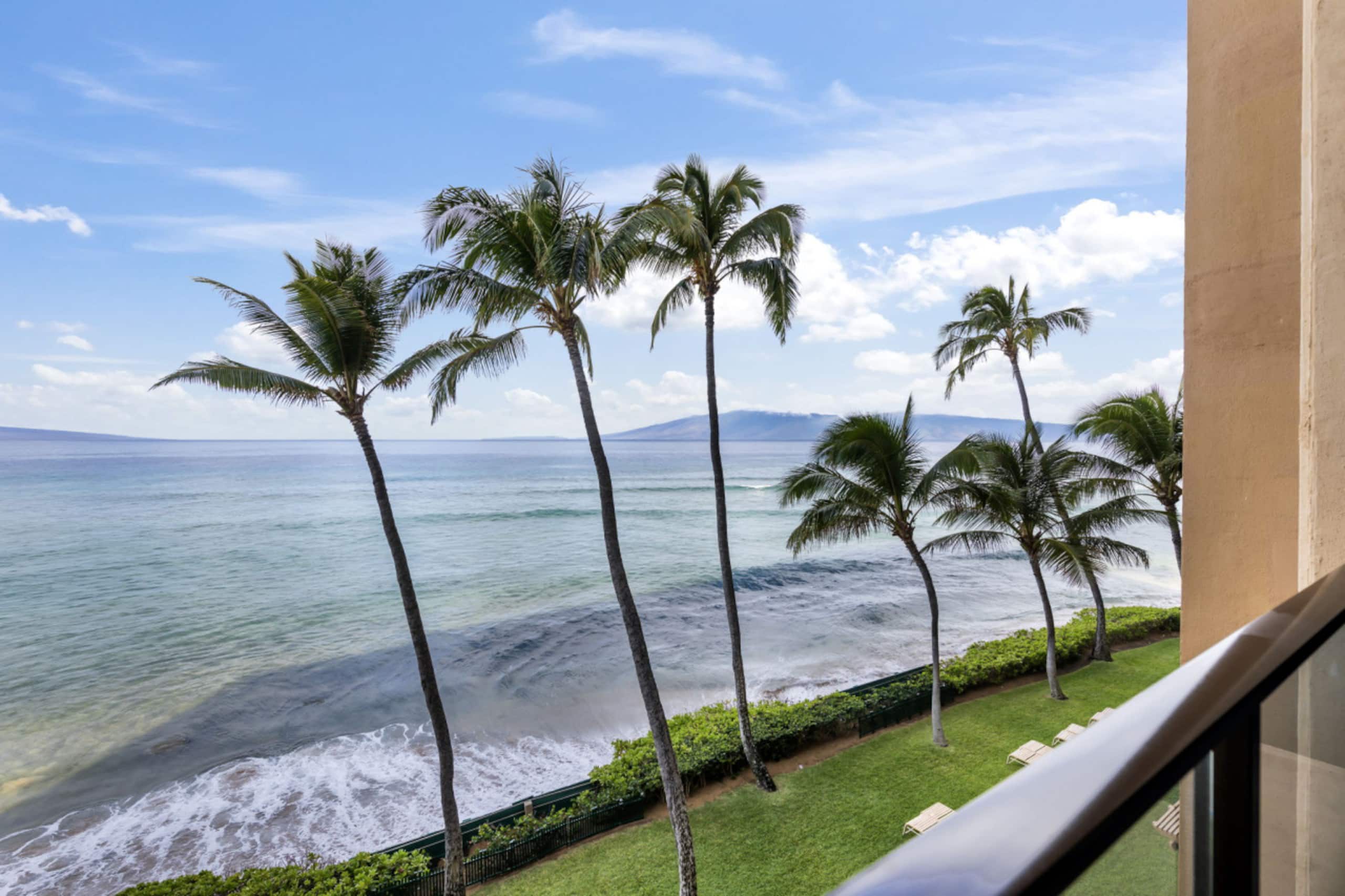 Condo in Lahaina · ★4.9 · 1 bedroom · 2 beds · 2 baths - Image 9