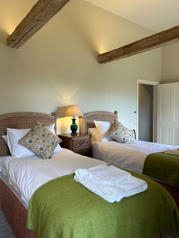 חדר שינה 3 (2 מיטות יחיד)