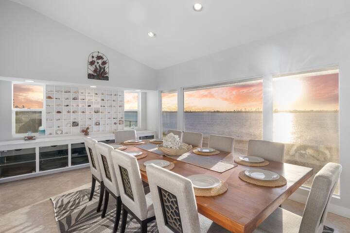 NEW Stunning Bayfront Home + Beach Access +Hot tub gallery image 3