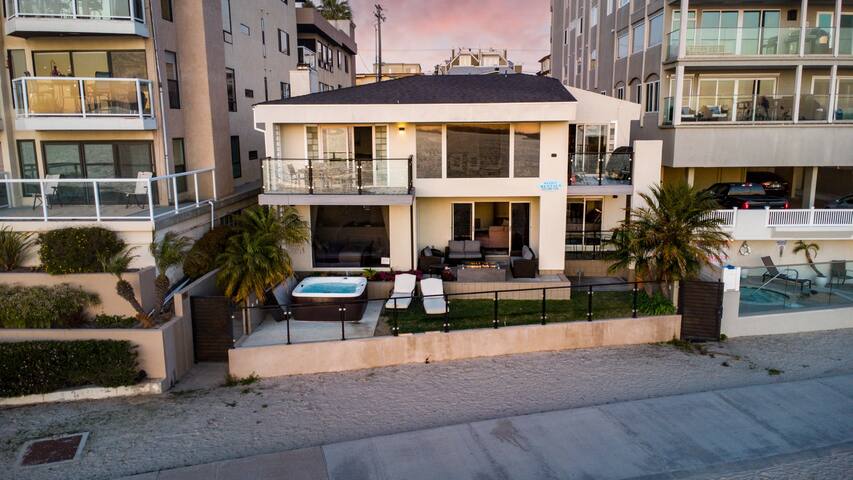 NEW Stunning Bayfront Home + Beach Access +Hot tub gallery image 5