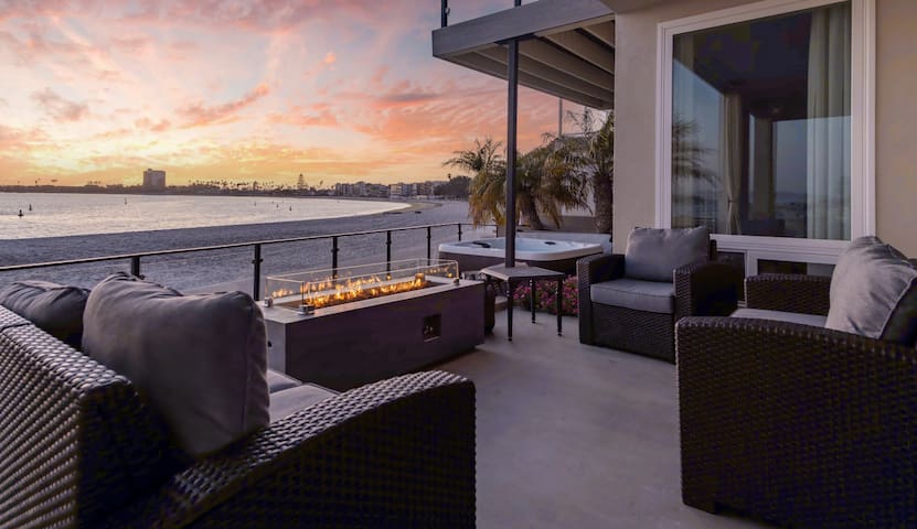 NEW Stunning Bayfront Home + Beach Access +Hot tub gallery image 2