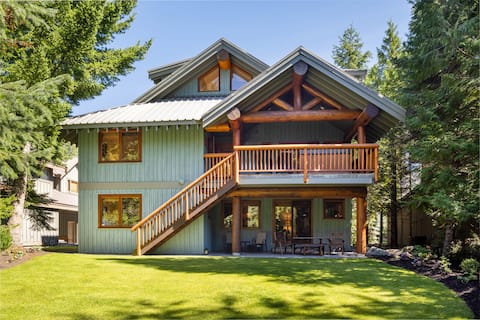 Mountain chalet w/ hot tub & games