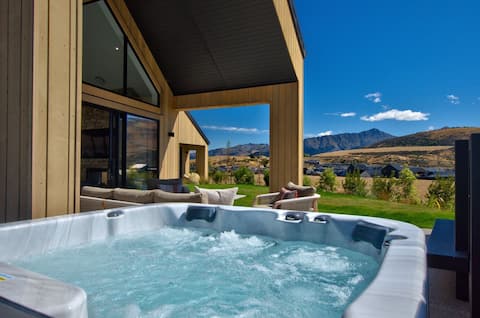 Hawkstone Stunning property in Jacks Point