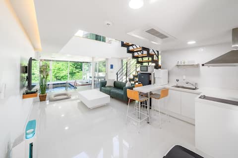 Modern and luxurious space for you and your dog – Dog-Friendly Pool Villa 6 VIP Duplex
