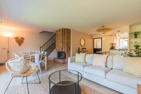 4 bedroom house with garden & garage near tram