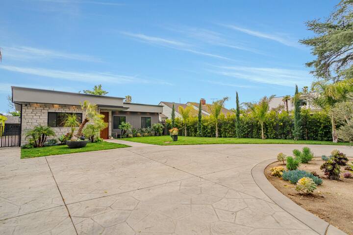 Modern luxury house pool Events production only gallery image 2