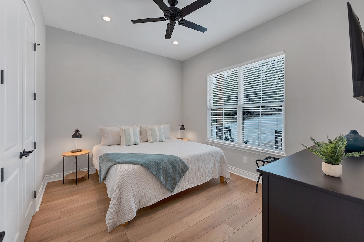 El dormitorio dos tiene una cama king.