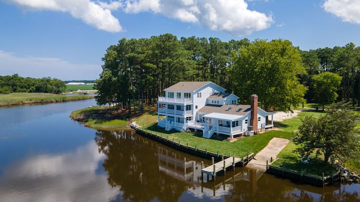 Creek House | Luxury Waterfront + Resort Pool - Houses for Rent in ...