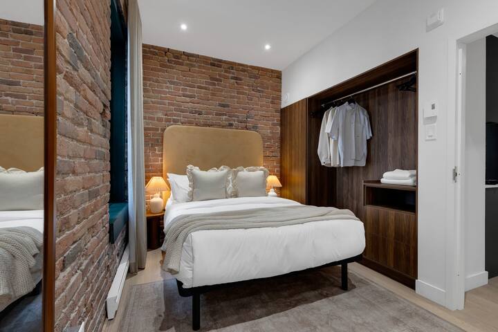 Mercer- 2 Bedrooms 2 Bathrooms+ Free parking gallery image 3