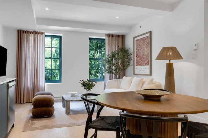 Mercer- 2 Bedrooms 2 Bathrooms+ Free parking