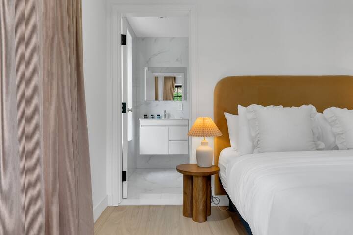 Mercer- 2 Bedrooms 2 Bathrooms+ Free parking gallery image 5