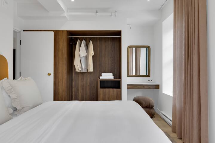 Mercer- 2 Bedrooms 2 Bathrooms+ Free parking gallery image 2