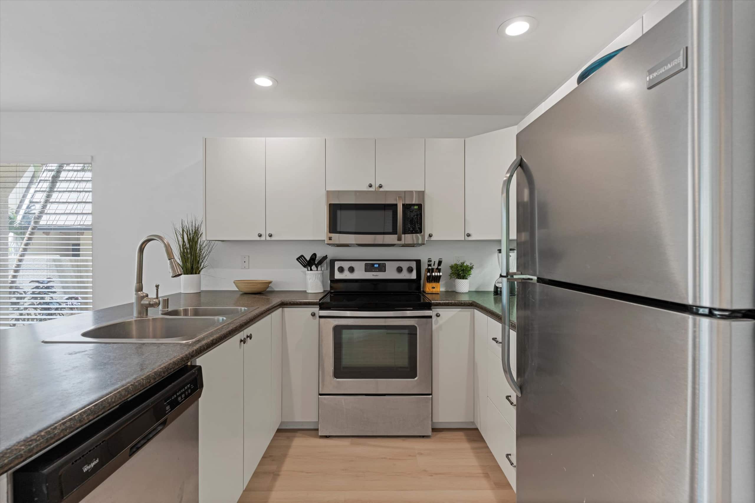 Condo in Kihei · ★4.82 · 1 bedroom · 2 beds · 2 shared baths - Image 4