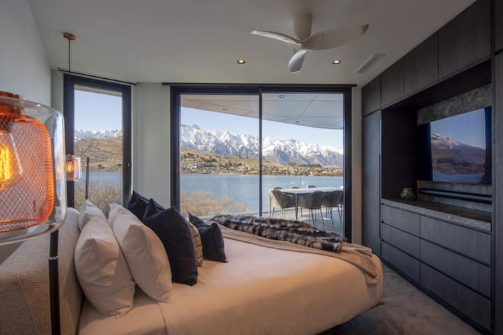 Camera 3 con letto matrimoniale grande, accesso al balcone e vista sulle Remarkables