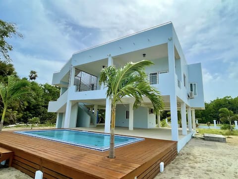 Beachfront Home w/ Pool, Volleyball & Rooftop View