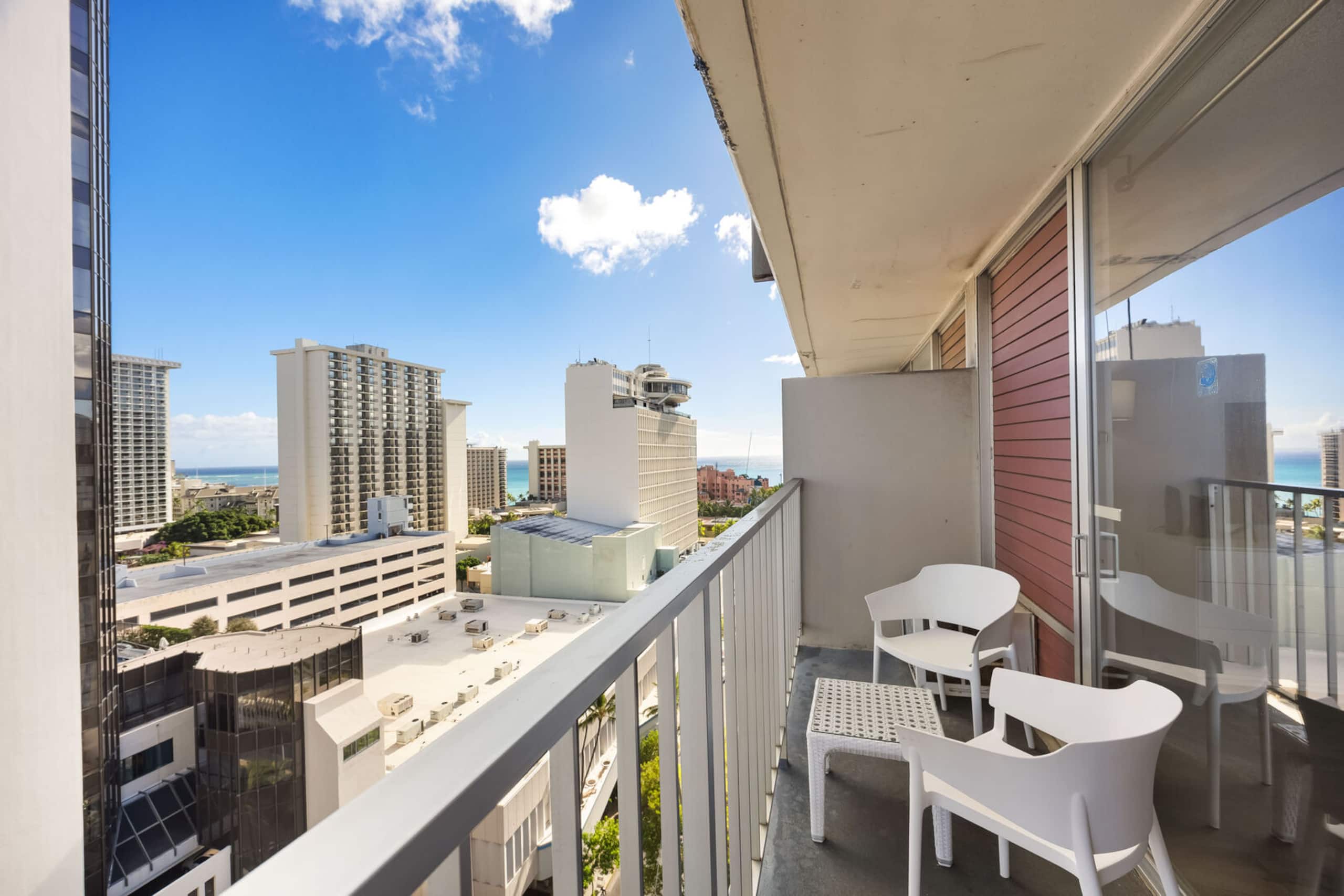 Condo in Honolulu · ★4.72 · 1 bedroom · 2 beds · 1 private bath - Image 14