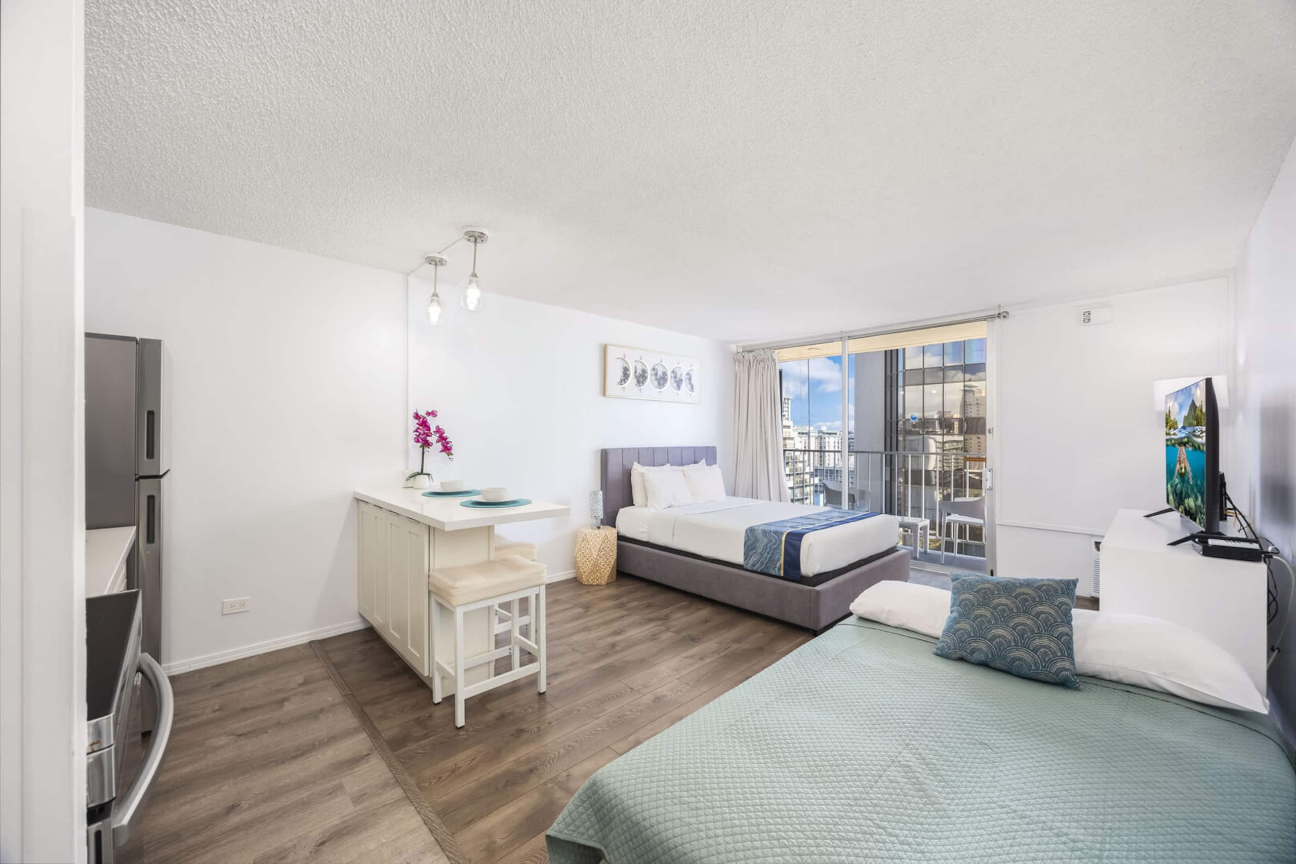 Condo in Honolulu · ★4.72 · 1 bedroom · 2 beds · 1 private bath - Image 12