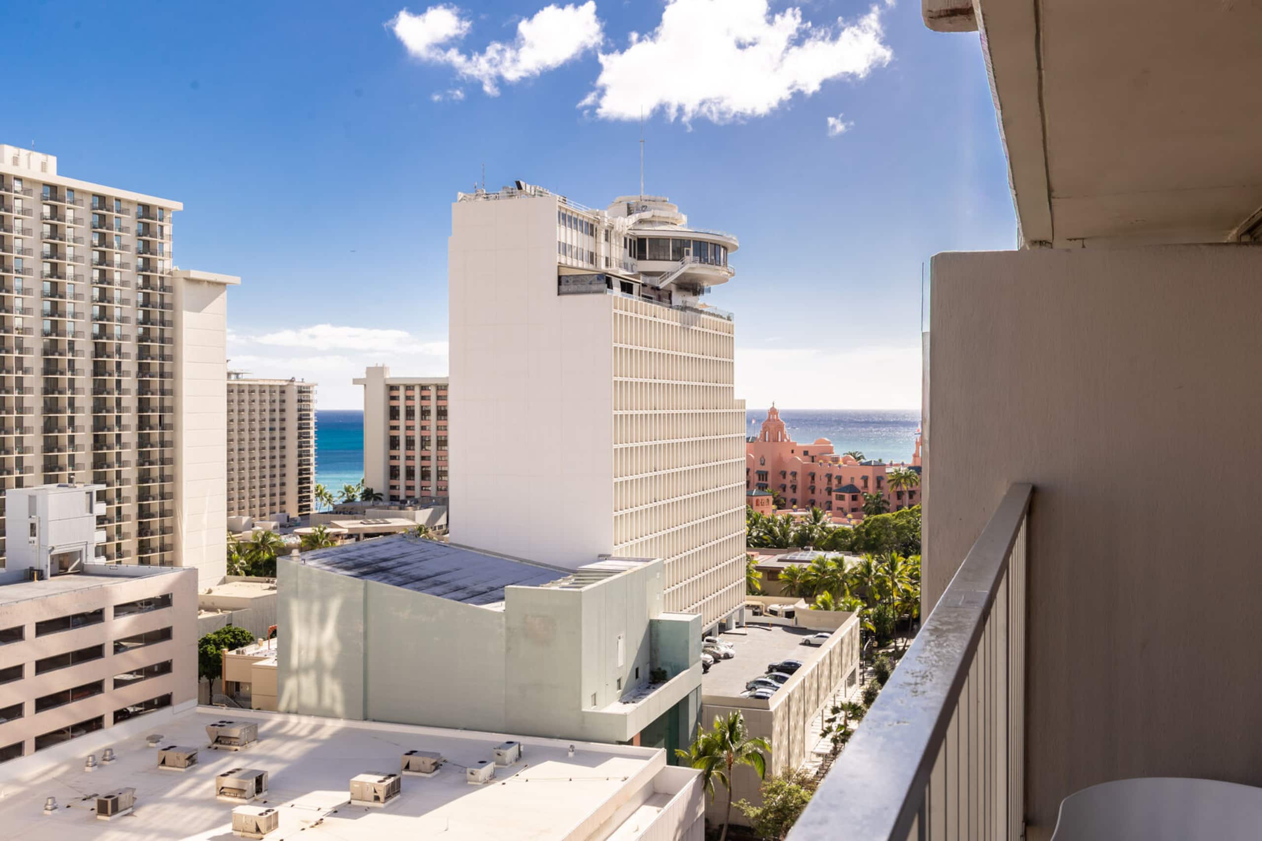 Condo in Honolulu · ★4.72 · 1 bedroom · 2 beds · 1 private bath - Image 2
