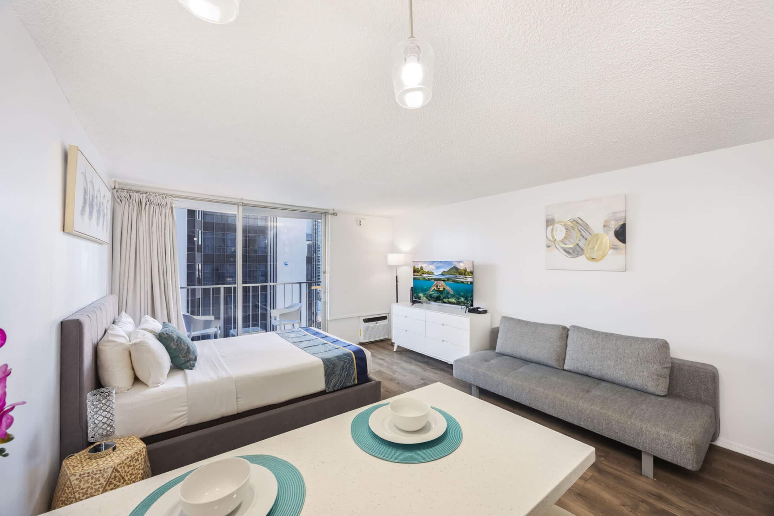 Condo in Honolulu · ★4.72 · 1 bedroom · 2 beds · 1 private bath - Image 9