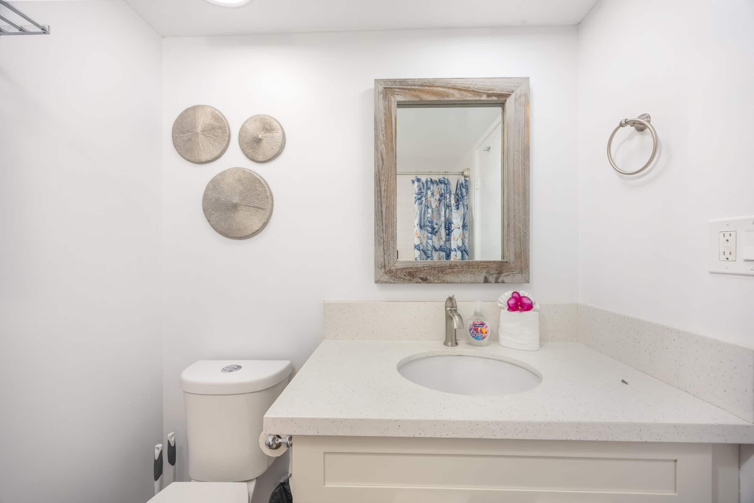 Condo in Honolulu · ★4.72 · 1 bedroom · 2 beds · 1 private bath - Image 26