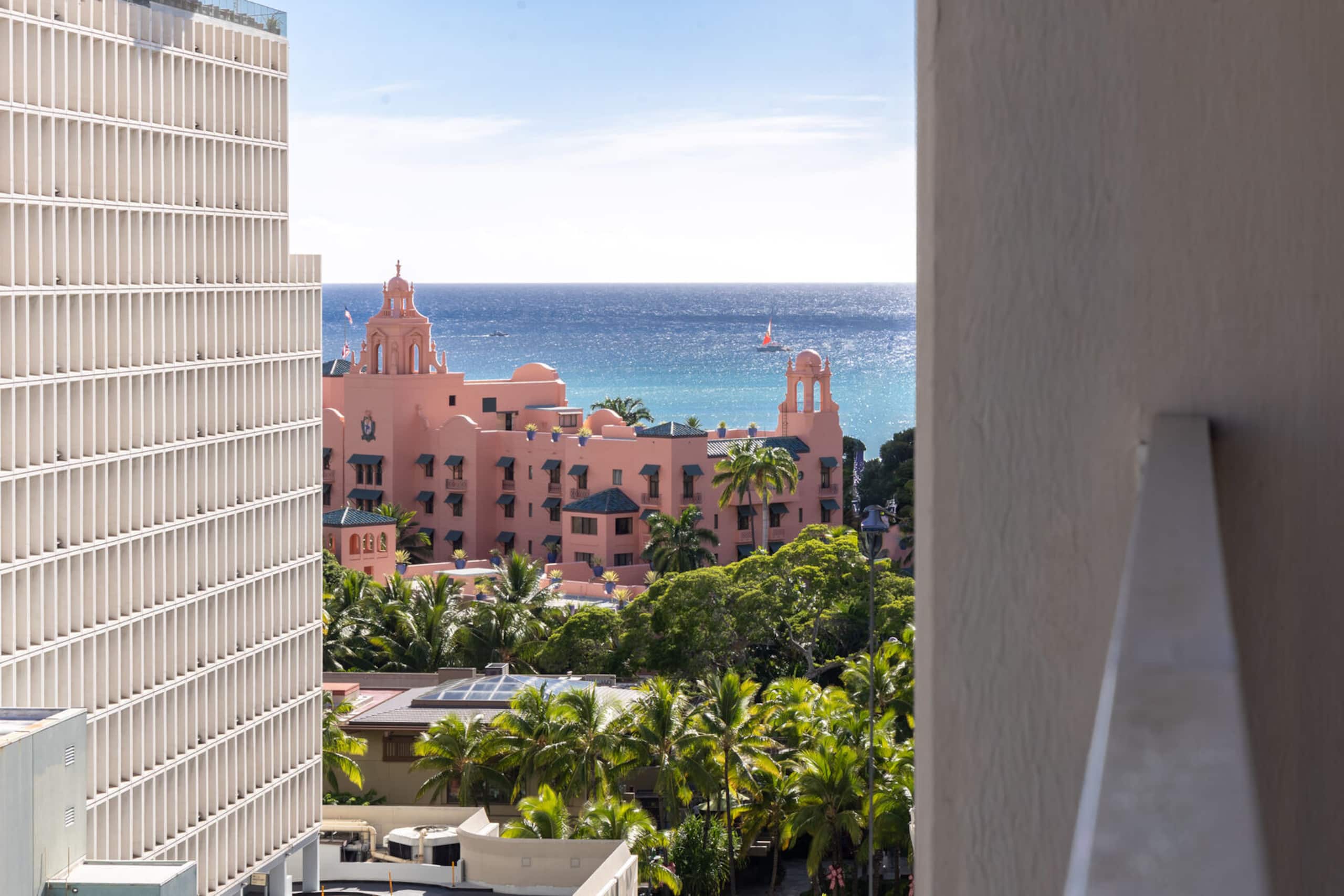 Condo in Honolulu · ★4.72 · 1 bedroom · 2 beds · 1 private bath - Image 16