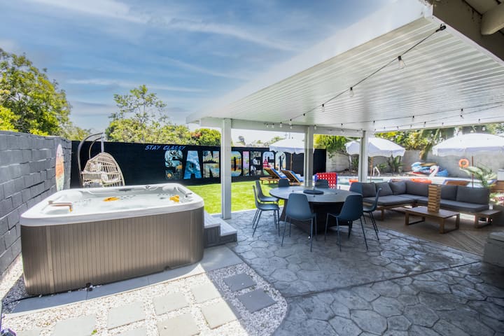 Heated Pool, Hot Tub, Games, 10 min to Beach gallery image 3