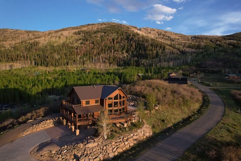Mountain Haus: Hot Tub, Views & Ski Access