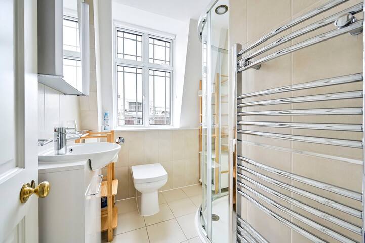 GuestReady – Charming retreat in Marylebone gallery image 5