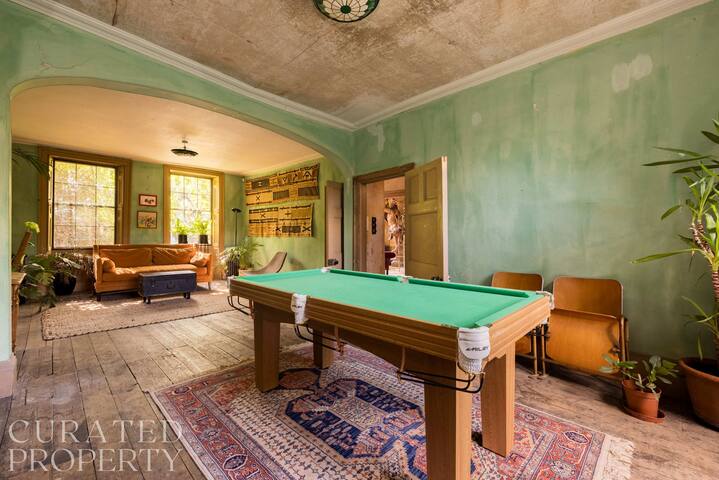 Extraordinary Grade II-listed early Georgian Home gallery image 5