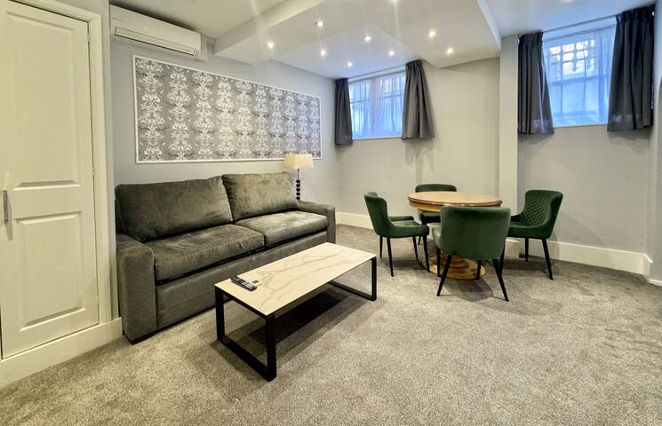 2 Bed/3 Bath New Flat, Patio, AC