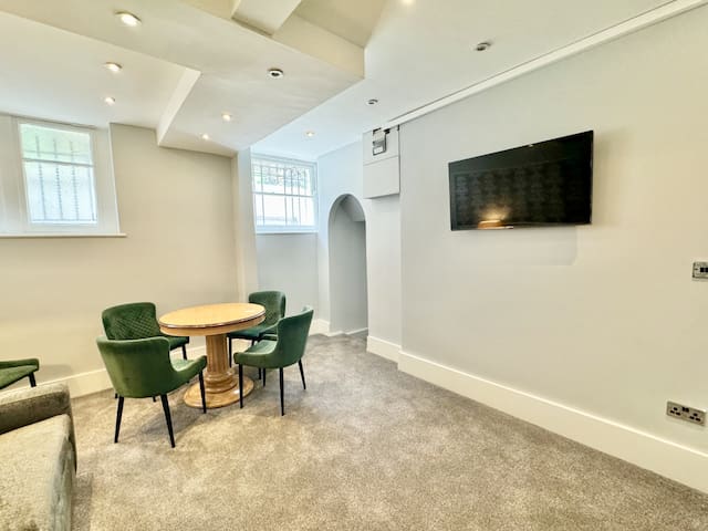 2 Bed/3 Bath New Flat, Patio, AC gallery image 2