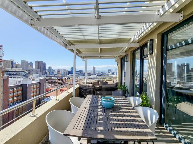 The Ultimate Penthouse In The Heart Of The City gallery image 5