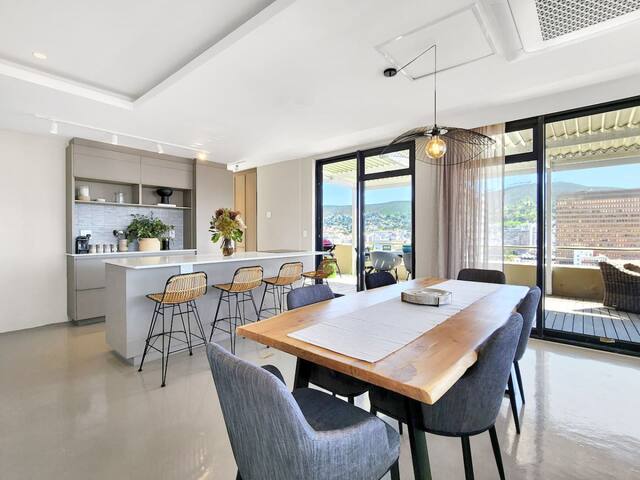 The Ultimate Penthouse In The Heart Of The City gallery image 4