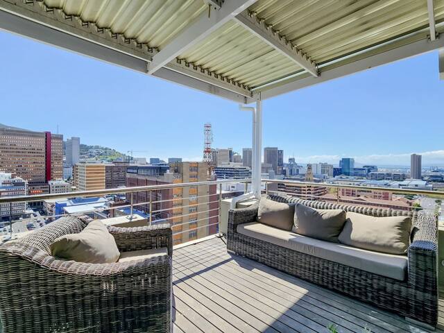 The Ultimate Penthouse In The Heart Of The City gallery image 3