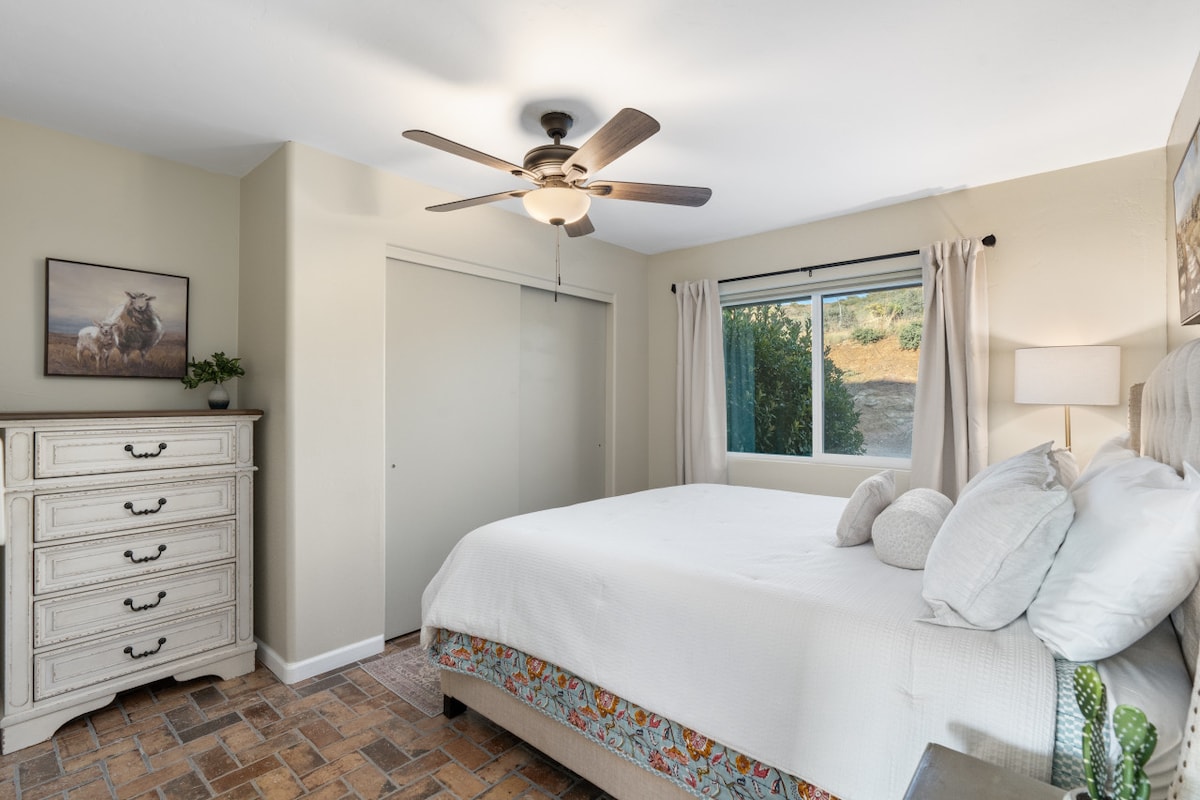 Сутрешни планини, вечерни филми - от това са мечтите за спалня! ️