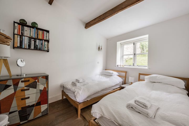 16-Johnnie's Barn-16